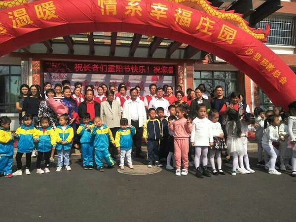 活动会上罗增寿会长发表了热情漾溢的讲话.